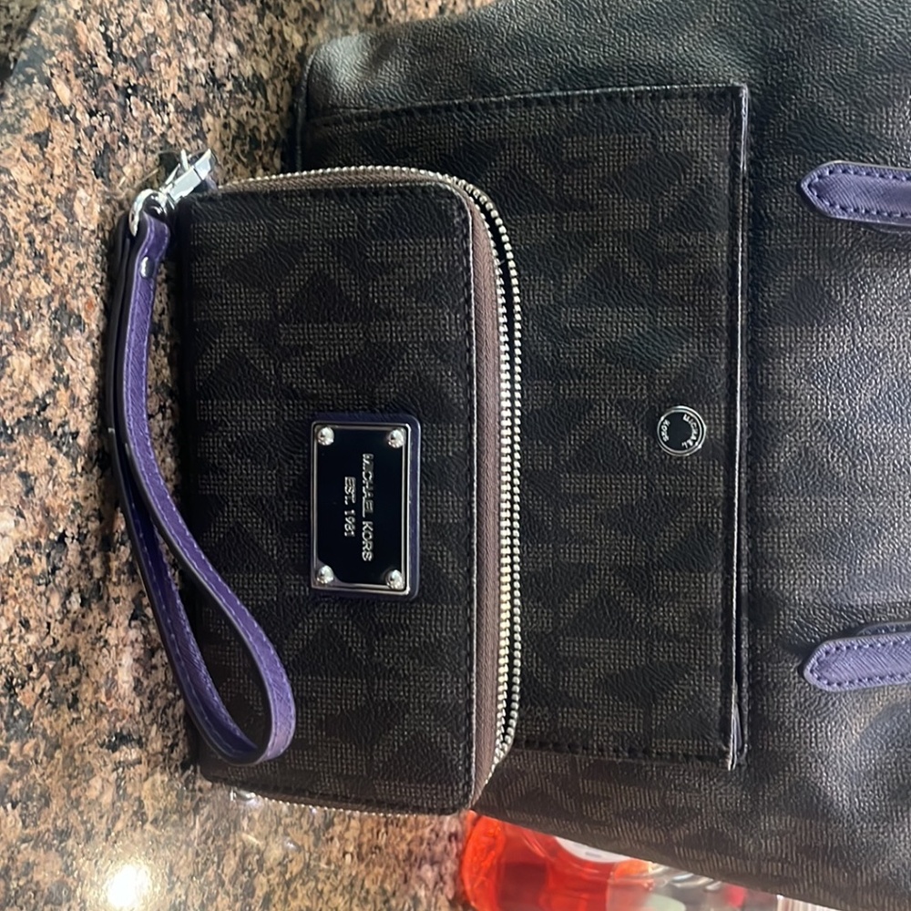 Michael Kors, PURPLE TRIM . Rare find small jet set new without tags